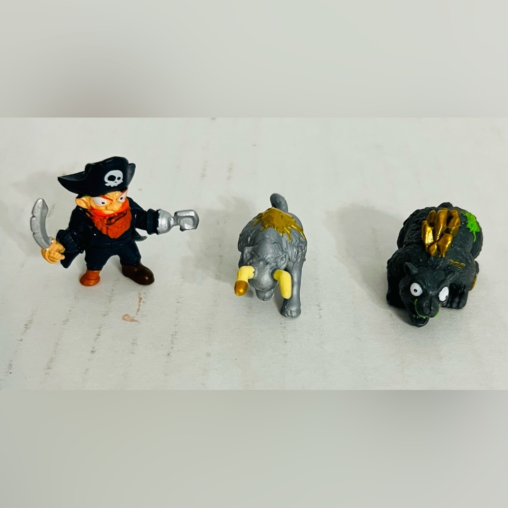 Zura Smashers Dino Island Pirate & Other Figures